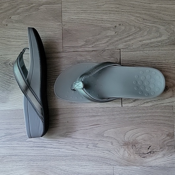 Vionic Silver Orthotic Platform Flip Flops Women's size 10 - Picture 1 of 6